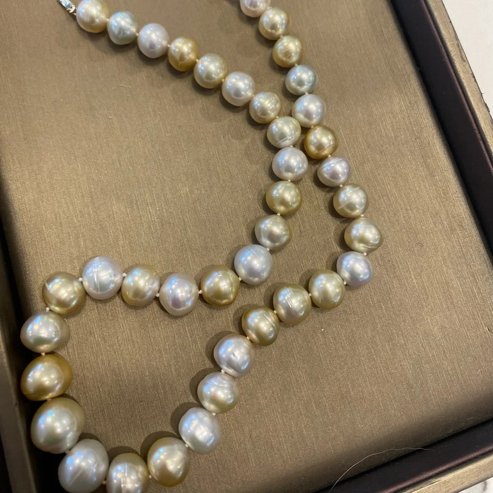 South Sea white and golden near round Pearl necklace with 14K Solid Gold Clasp - Picture 7 of 8